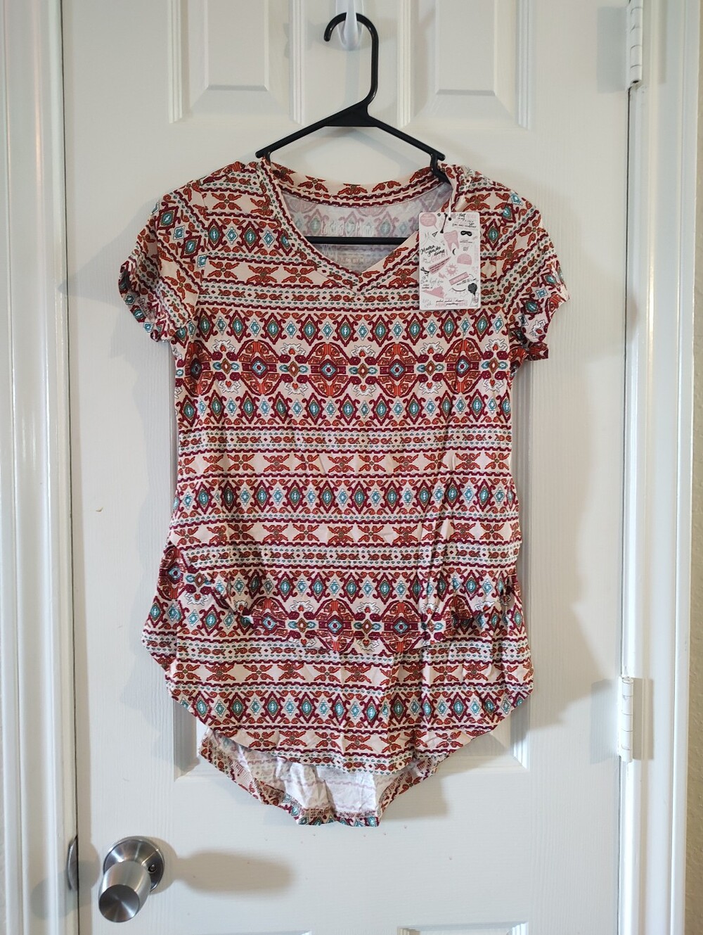NWT Latched Mama V-Neck Nursing Tee 2.0 XXS Terracotta Oasis Discontinued Print